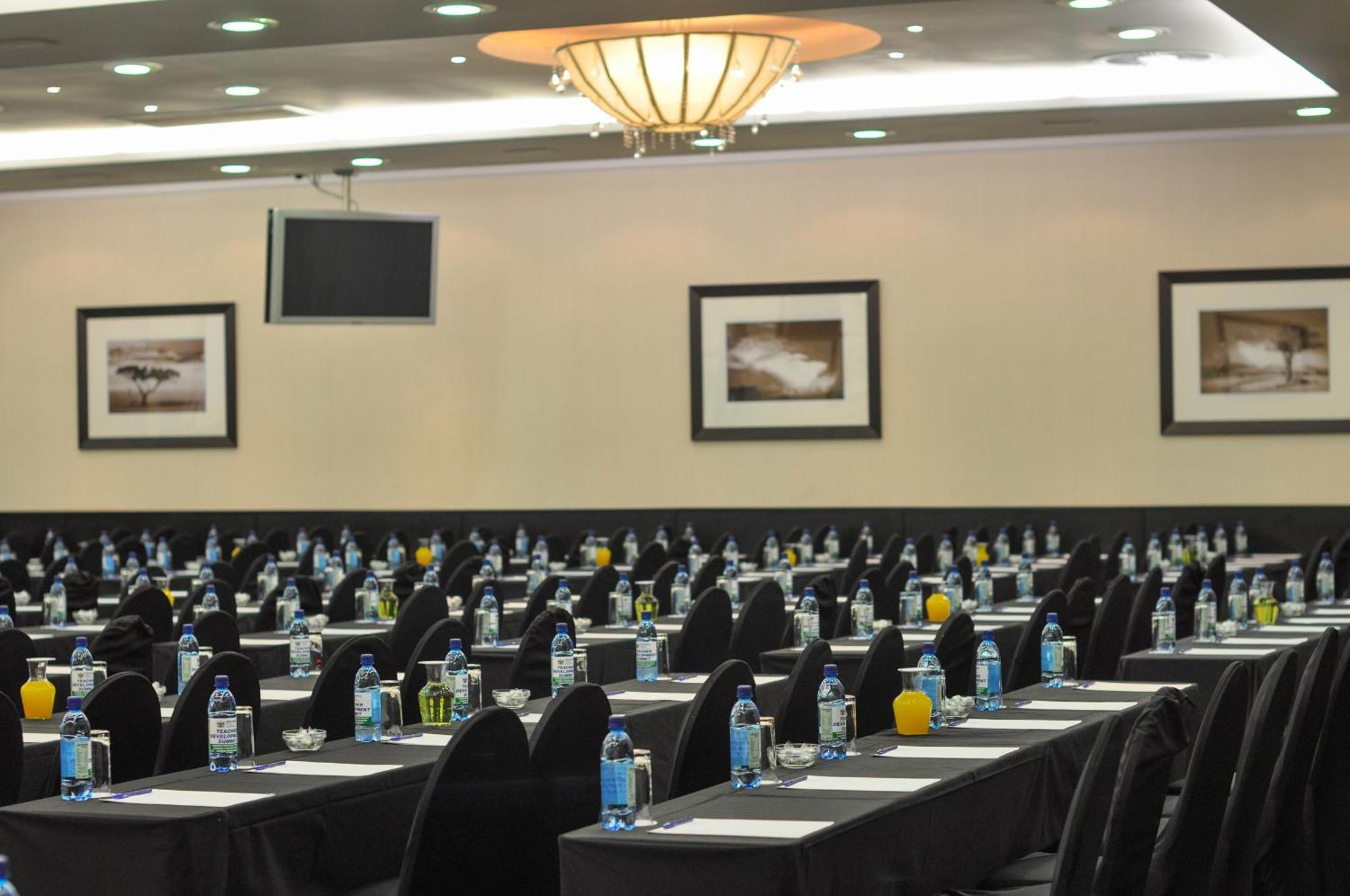 Safari Hotel & Convention Centre Rustenburg Exterior foto